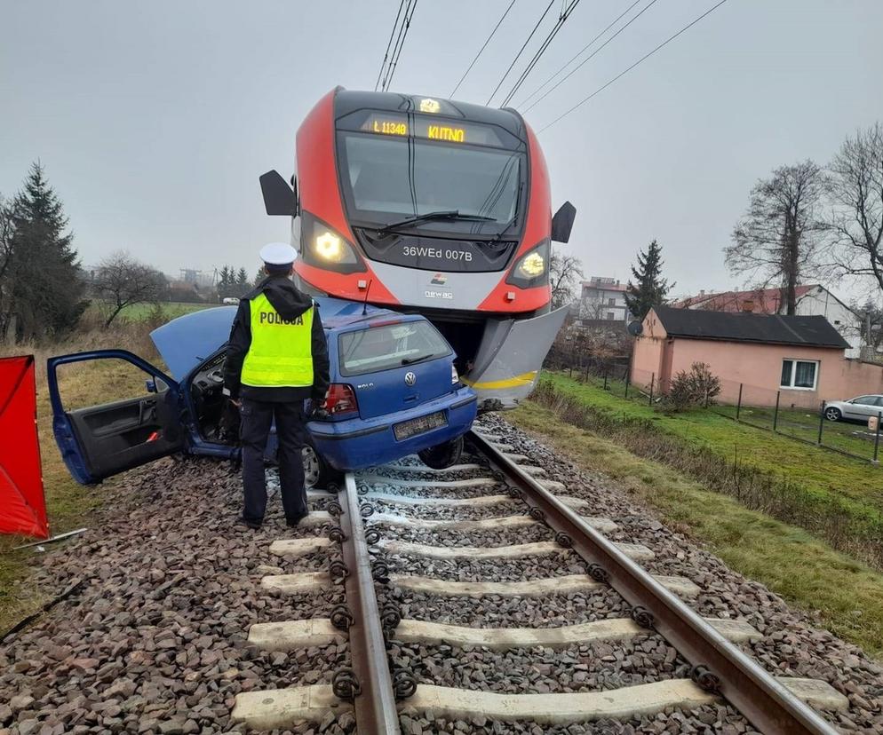55-letni kierowca zginął w zderzeniu z pociągiem ŁKA