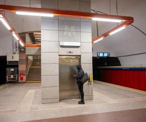 Metro w Warszawie - nowe windy
