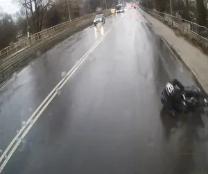 Rowerzysta mógł zostać potrącony przez autobus w Częstochowie. Było o krok od tragedii WIDEO