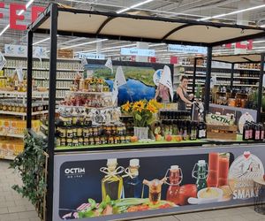 Auchan sprzedaje 8 centrów handlowych w Polsce. Przejmuje je spółka z Luksemburga