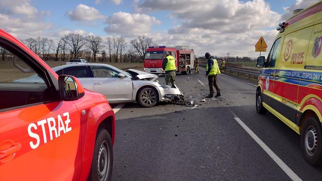 Wypadek na drodze Kąkolewo-Garzyn. Wezwano śmigłowiec