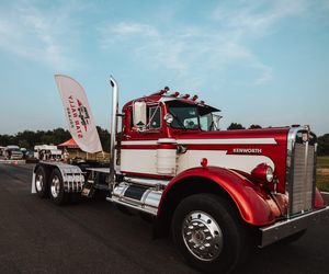 Tesla Cybertruck po raz pierwszy w Polsce! Zobacz futurystyczny pojazd na American Cars Mania 2025