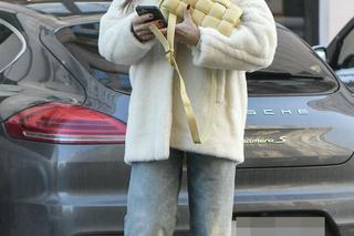 Kinga Rusin zamieniła kule na torebkę!