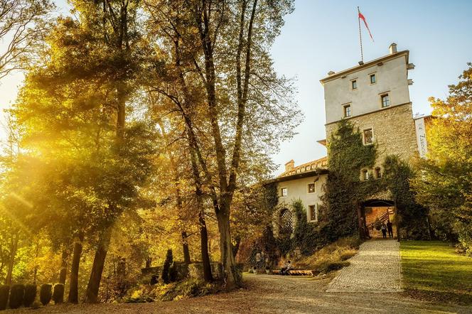 Największa wieś w Małopolsce leży w malowniczym miejscu. Ma więcej mieszkańców, niż niejedno miasto 