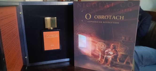 Perfumy "O Obrotach" w stylu Mikołaja Kopernika