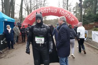 40. Bieg Sylwestrowy w Łodzi. Wśród uczestników był Batman, Obelix i szeryf bez głowy