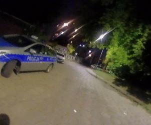 Warszawa: Awantura o miejsce parkingowe, 44-latek wyciągnął broń. Dramatyczny pościg i zatrzymanie. W domu miał mefedron