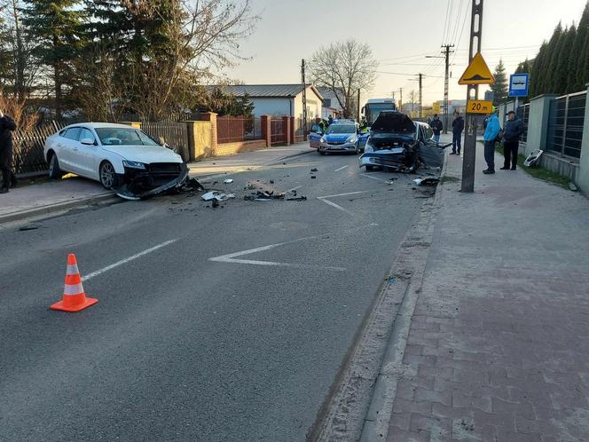 Czołowe zderzenie na ulicy Kościelnej w Starachowicach