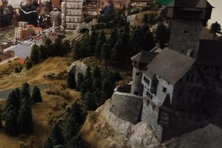 Słynna szopka działa pomimo kryzysu. Warszawiacy chętnie przyglądali się ruchomym rzeźbom