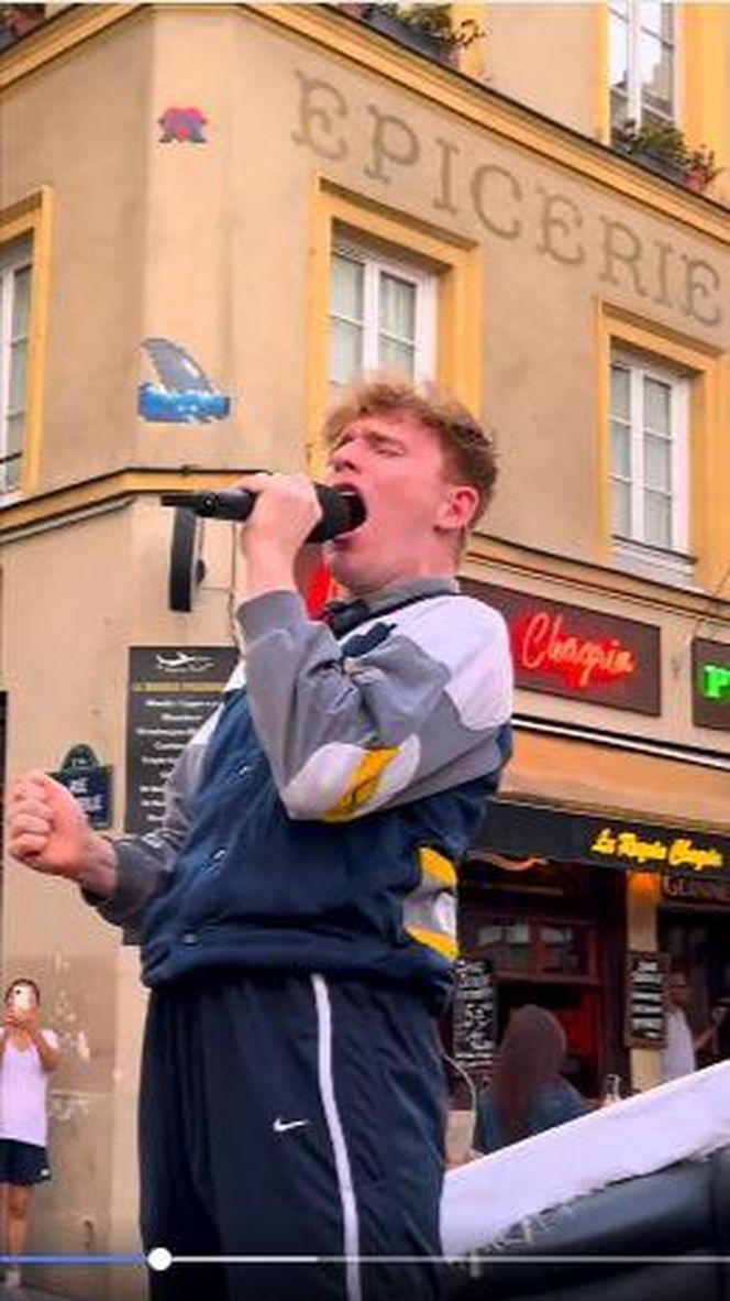 Flashmob w Paryżu - "Bohemian Rapsody"