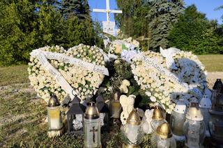 Grób Nadii i Oliwii B. Z Woli Szczucińskiej 