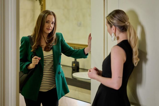 Na Wspólnej odc 4044. Aneta (Dorota Krempa), Kasia (Julia Chatys)