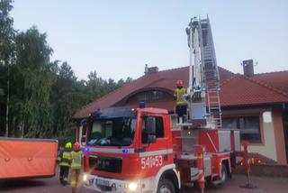 Złodziej wszedł na dach. Groził policjantom. Użyto miotacza pieprzu!