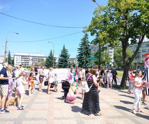 Chcieli podkreślić potrzebę swoich działań. Ulicami Białegostoku przeszedł Marsz Rodzin Zastępczych