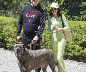 Jacek Rozenek z żoną i trzema bestiami, syn Łącz bez koszulki, a Jarosińska - nieprzyzwoicie... skromna. Aktorzy łowią!