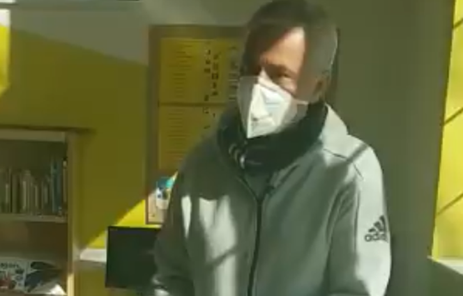 Jose Mourinho założył maseczkę i ruszył w miasto! Tak pomaga w walce z KORONAWIRUSEM