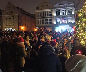 W sercu olsztyńskiej Starówki zapłonęła choinka! Odpalamy święta z Miejskim Ośrodkiem Kultury