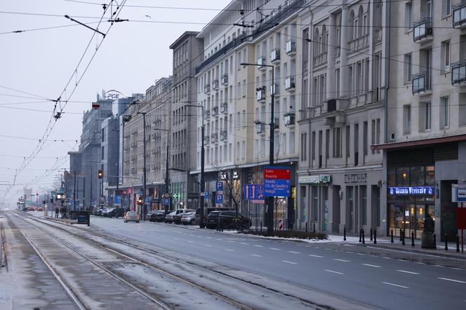 Puste ulice w Warszawie - zdjęcia. Stolica opustoszała na ferie zimowe