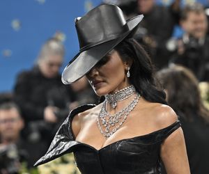 Najgorsze stylizacje na Met Gali 2025. Fotrepian na plecach to dopiero początek