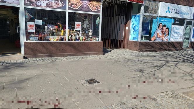 Atak nożownika pod kebabem w Warszawie