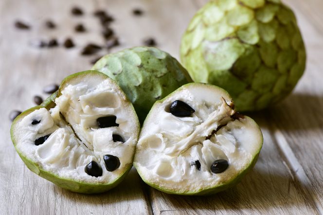 Czerymoja (cherimoya) – egzotyczny skarb z Peru! Jak smakuje, jak jeść najzdrowszy owoc świata?
