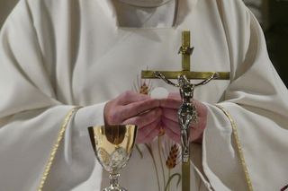 Ile dać na tacę na Wielkanoc? Odpowiedź na to pytanie wcale nie jest taka prosta
