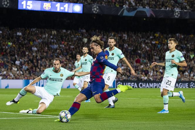 W pierwszym meczu, na Camp Nou, Barcelona pokonała Inter (2:1).
