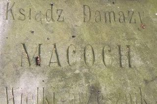 Tak wygląda grób księdza Damazego Macocha. Trafił do więzienia za zabójstwo [ZDJĘCIA].