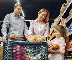 Płacimy za zakupy prawie tyle co Niemcy? Zaskakujące dane