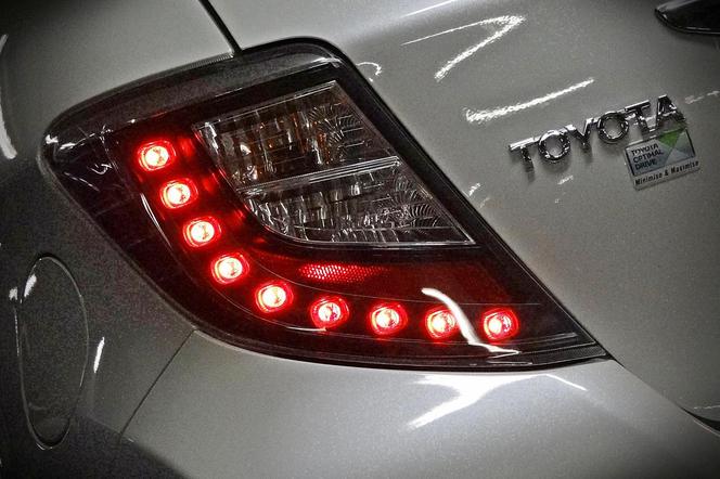 Toyota Yaris Hybrid 100