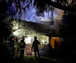 Zwęglone ciało człowieka w spalonym budynku. Tragiczny pożar w Warszawie