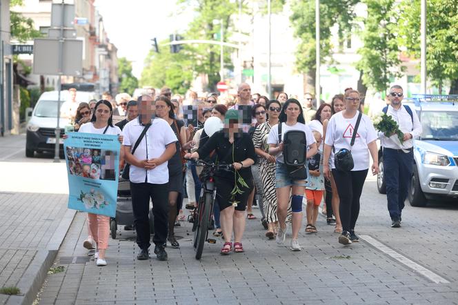 Pan Artur płakał w tracie białego marszu w Częstochowie. "Kamilek śni mi się po nocach"