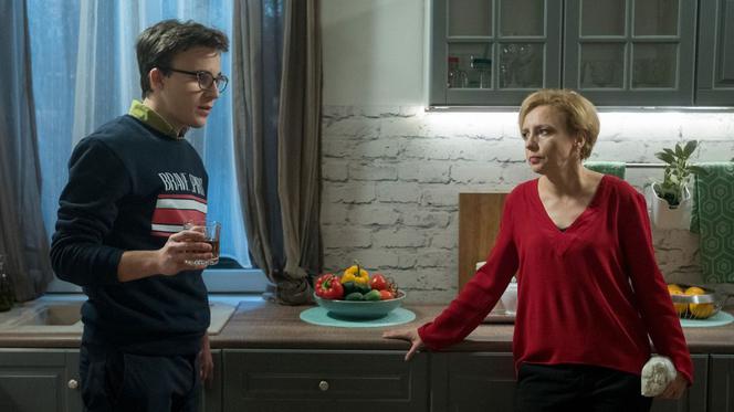 Barwy szczęścia, odc. 2240. Sabina (Barbara Kurzaj), Kajtek (Jakub Dmochowski)	