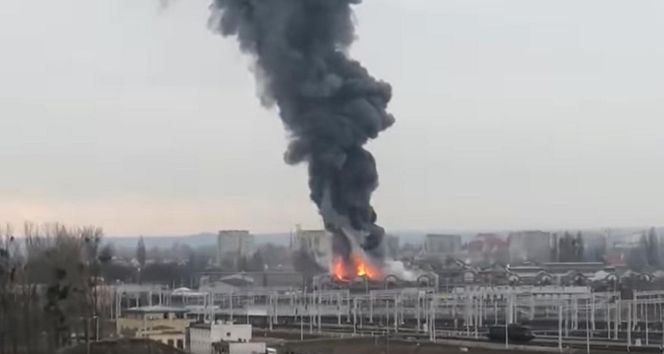 Potężny pożar zabytkowej hali w Gdańsku. Wielka chmura dymu w mieście