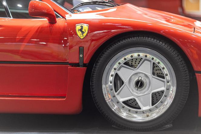  Czerwone ferrari warte 2,5 miliona euro w Poznaniu.