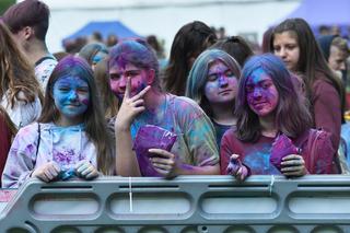 Lublin „wybuchł” kolorami. Holi Festival nad Zalewem Zemborzyckim