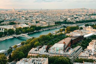Paryż bez prądu! Setki tysięcy ludzi bez prądu, ciemności na ulicach