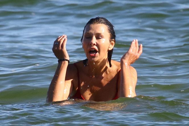 Anna Popek pracuje w zimnym morzu