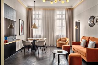 Szwajcarska marka przywraca hotelarską tradycję w samym sercu Wrocławia. Odwiedzamy wnętrza Mövenpick Grand Hotel