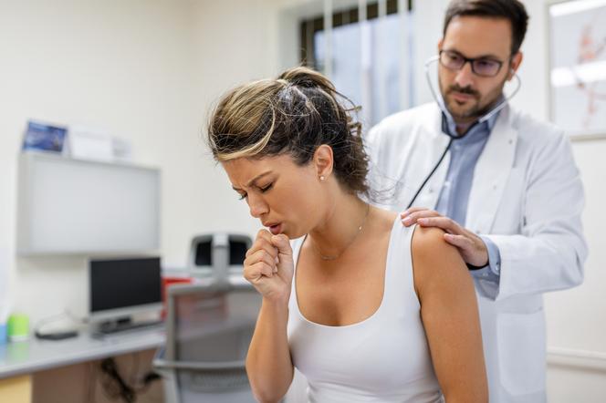 POChP coraz częściej diagnozowana jest u młodych osób. Jej objawy początkowo są łagodne