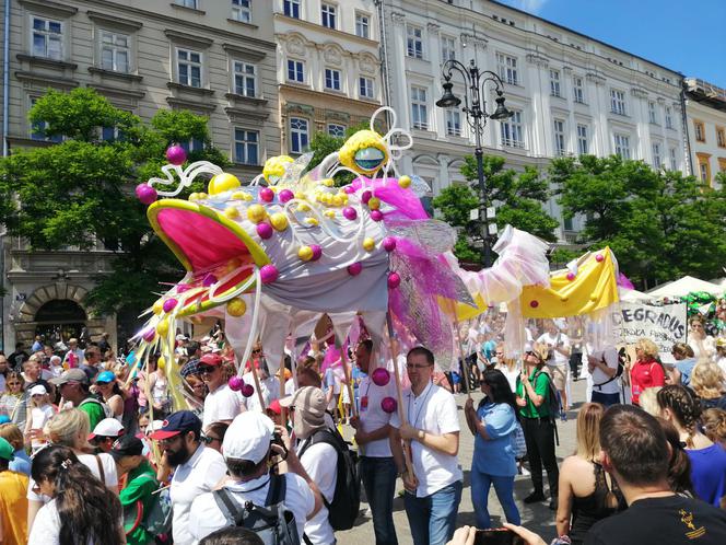 Parada Smoków odbyła się pod hasłem "W 40 smoków dookoła świata"