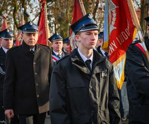 Tłumy na pogrzebie Pawła. Dziennikarz i druh OSP spoczął na cmentarzu we Włocławku