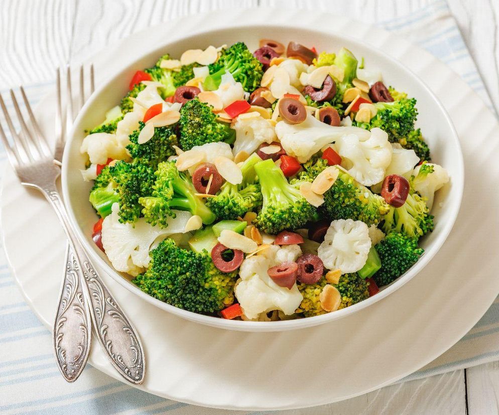 sałatka z brokuła i kalafiora