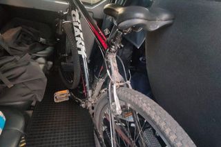 Złodziej na rowerze wyrwał plecak kobiecie