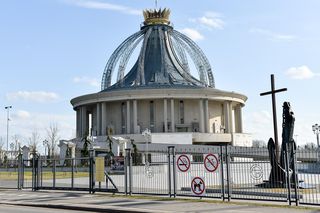 Co architekt miał na myśli? Tak wyglądają najdziwniejsze kościoły w Polsce. Na liście sanktuarium ojca Rydzyka
