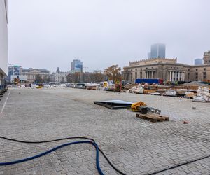 Trwa przebudowa części dawnego Placu Defilad w plac Centralny