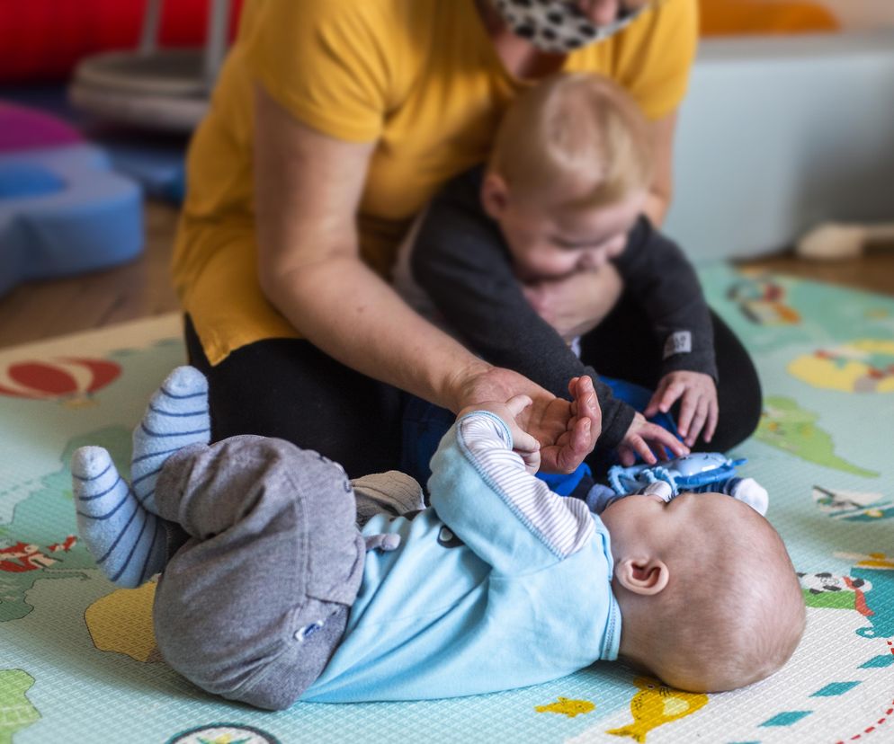 Pęknięte 20-gramowe serce, rozpacz i strach. Co się dzieje z dziećmi porzuconymi w łódzkich szpitalach?
