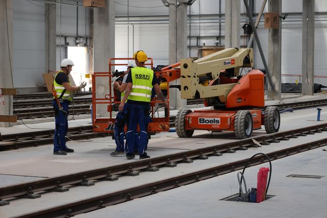 Budowa stacji postojowo-technicznej Mory (sierpień 2025)