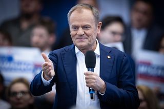 Tusk o zdrajcach i głupcach, wysługujących się Rosji. Ostry post premiera