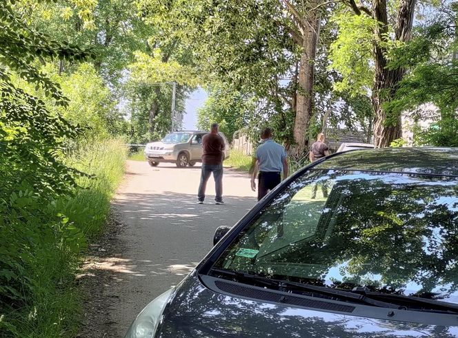 Kobieta zastrzelona na parkingu przy szkole. Znaleziono też ciało jej męża
